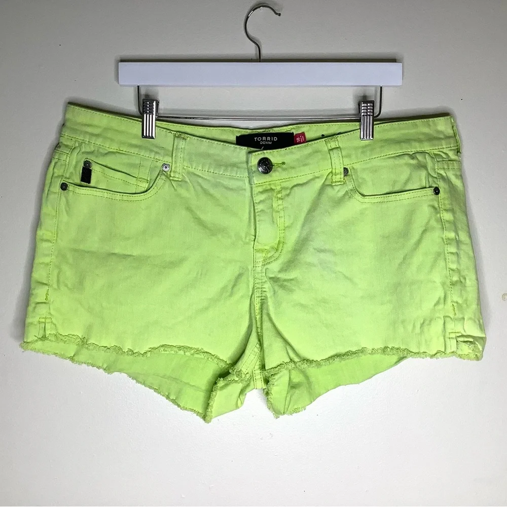 < Torrid Neon Yellow Cut Off Jean Shorts Size 18 > - Picture 2 of 6